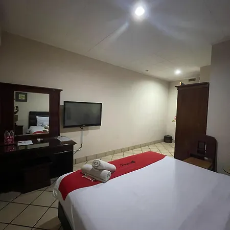 RedDoorz Plus near Parahyangan University-3