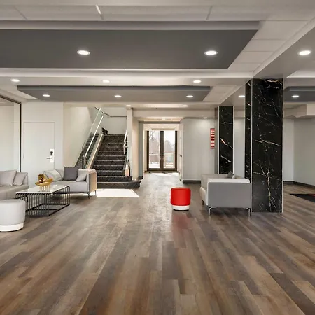Ramada By Wyndham West Edmonton Hotel & Suites-2