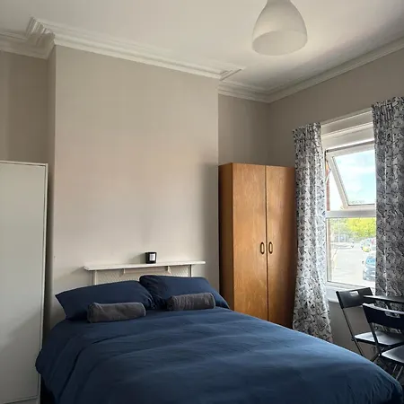 Superb Triple Room Near Croke Park - 2-3