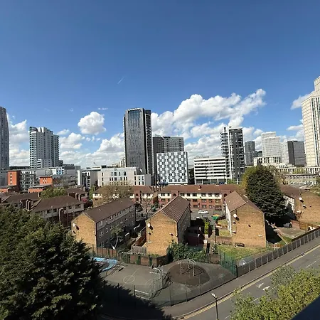 Deluxe Entire Apartment With 2X Bedrooms, 2X Bathrooms And A Big Living Room In The Olympic Park And Westfield At Stratford-3