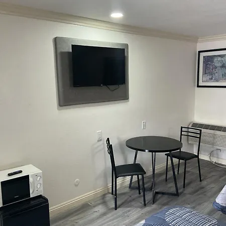Crzy 8 Motel-2