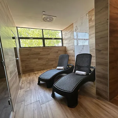 Hotel Dolphin - Adult Friendly-3