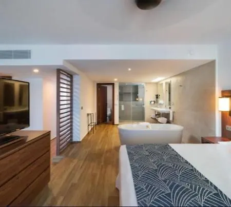 Spanish Court Hotel-2