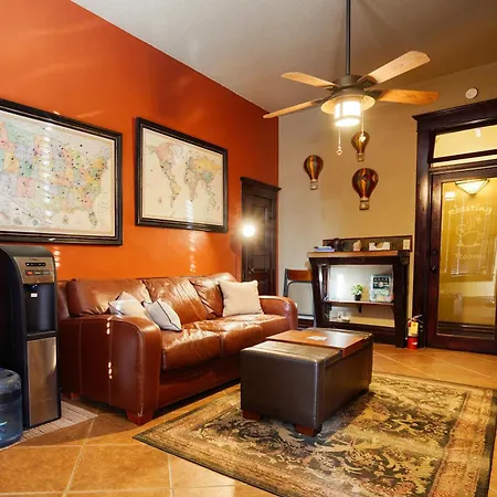 Flatiron Suite 104 - King Sized Comfort-3