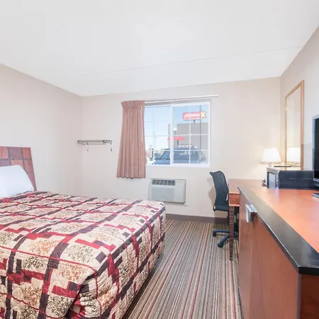 Knights Inn And Suites - Grand Forks-2