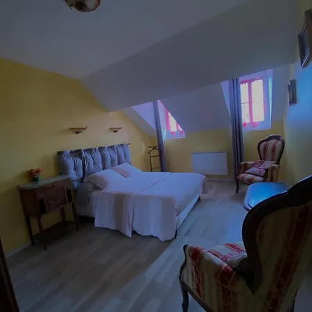 Au Pied Du Chateau-3