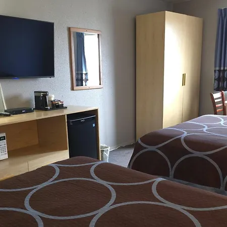 Super 8 By Wyndham Swift Current-3