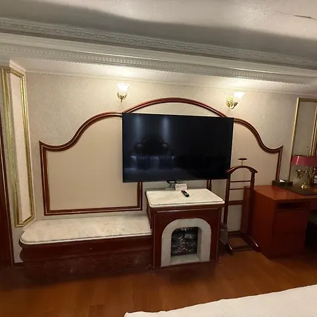 Happiness Hotel-2