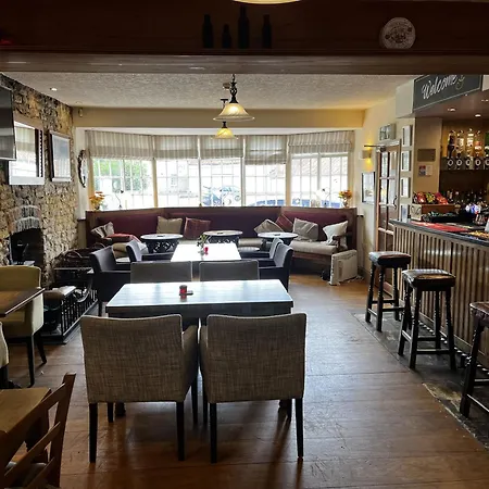 Crown & Anchor-2