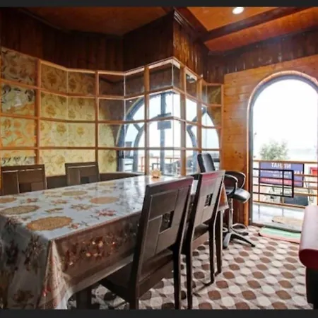 Hotel Nishat Lake View Resorts Srinagar-2