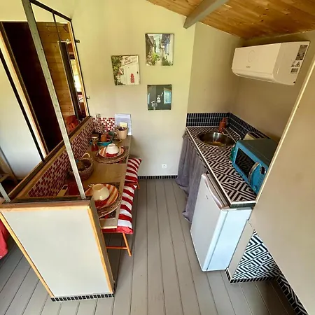 Cabane romantique en pleine nature-2