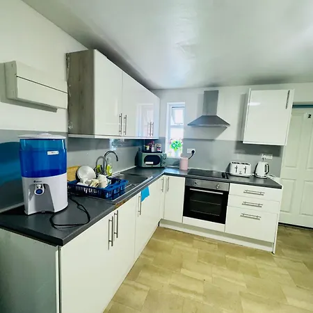 Unique Private Rooms - Bolton Central, Free Parking-2