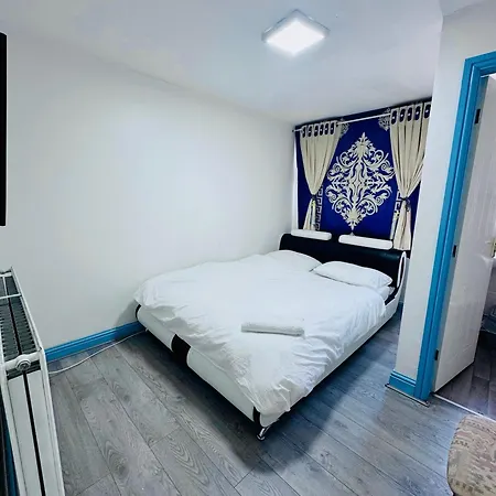 Unique Private Rooms - Bolton Central, Free Parking-3