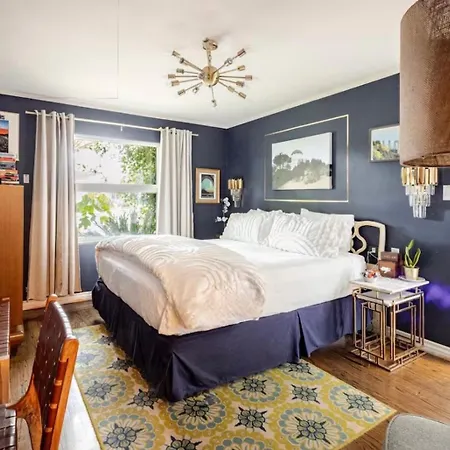 The Vine Studio City - Cal King - Private Entrance-2