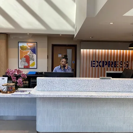 Holiday Inn Express Windsor By Ihg-2