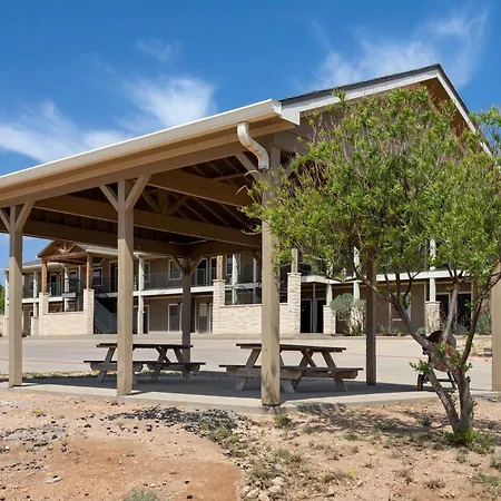 Eagle'S Den Suites Big Spring A Travelodge By Wyndham-3