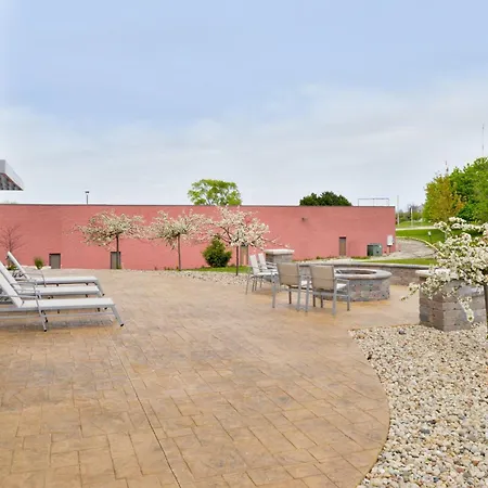 Holiday Inn Express & Suites Madison By Ihg-2