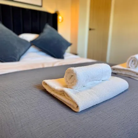 The Hebridean - Rooms & Apartments-2