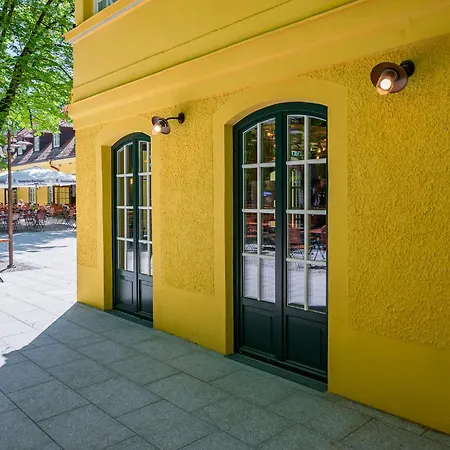 Gutshotel Menterschwaige - Heritage Boutique Hotel With Timless Elegance-3