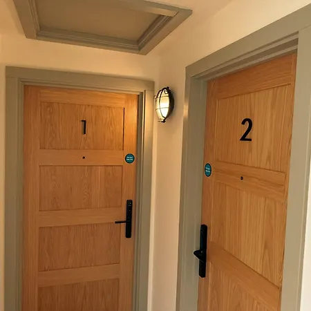 Rooms At The Vine Tree-2