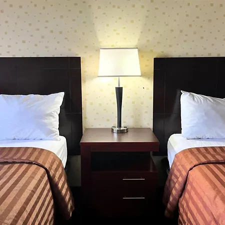 Travelodge By Wyndham Seymour-2