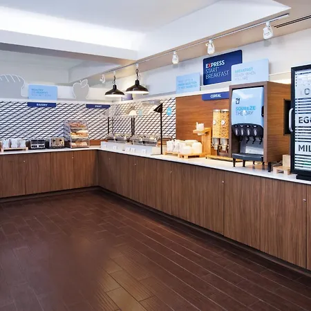 Holiday Inn Express Hotel & Suites Auburn Hills By Ihg-2