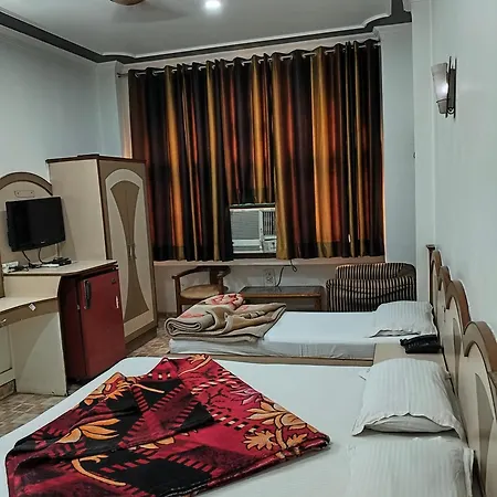 Hotel Yatri International Near New Delhi Railway Station Center Delhi-3