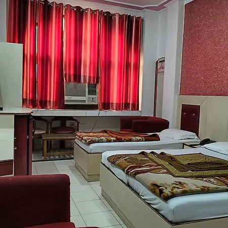 Hotel Yatri International Near New Delhi Railway Station Center Delhi-2