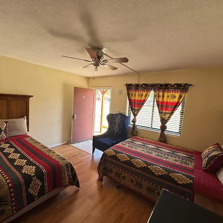 Apache Motel-2