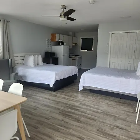 Poplars Motel On The Lake-2