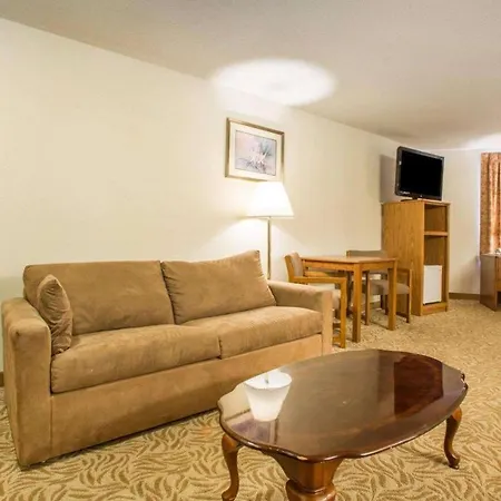Econo Lodge Inn & Suites-2