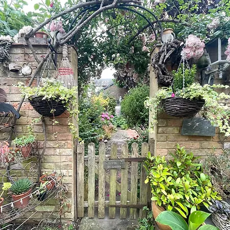 The Secret Garden Rooms-2