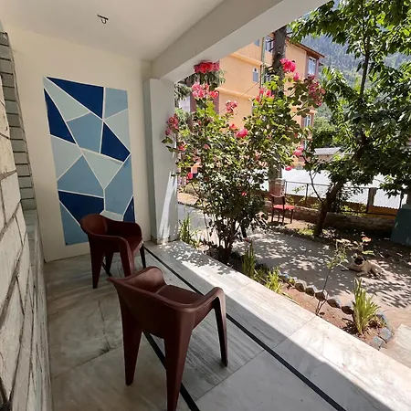Resort Apple Flower By Rohtang Family Hotels- Balcony & Mountain View, Near Mall Road, Personal Parking-2
