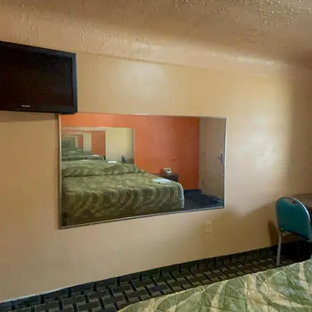 Deluxe Inn Motel-2