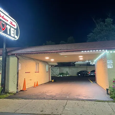 Deluxe Inn Motel-3