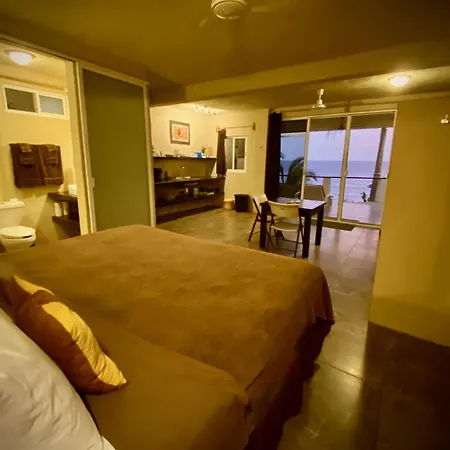 Casablanca Guest House - Adults Only - Starlink Internet!-3