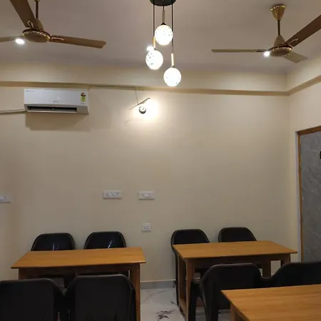 Hotel Dev Inn Ayodhya-2