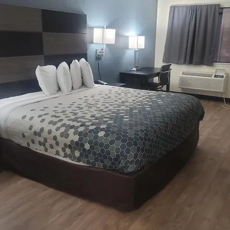 Econo Lodge-3