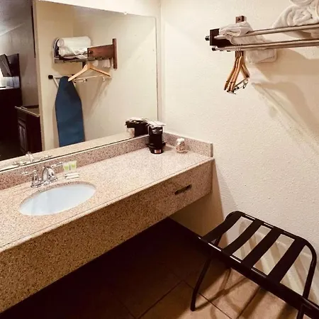 Econo Lodge-2
