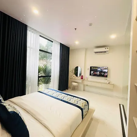 The Luxury Hotel-2