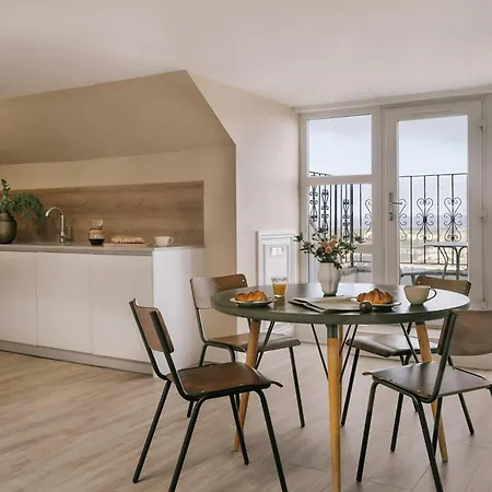 Thistle Suites Royal Garden Apartments-3