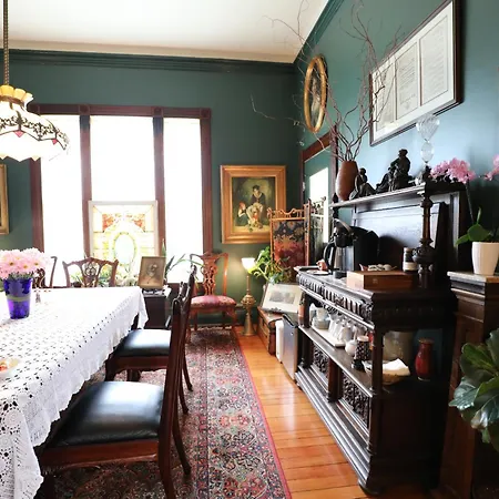 Adams Pragge House - Victorian Bed & Breakfast-3
