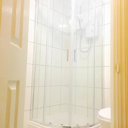 Southend Inn Hotel - Close To Beach, Train Station & Southend Airport-3