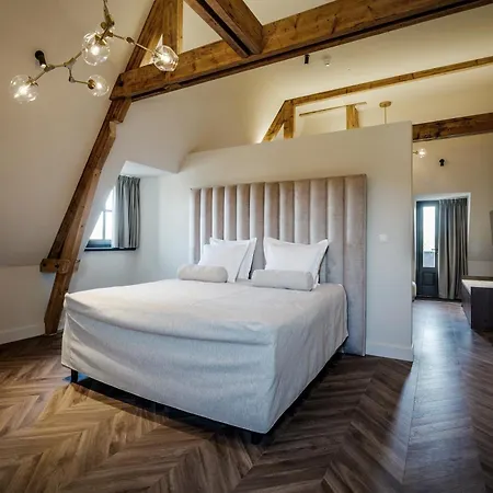 Petite Ensuite-3