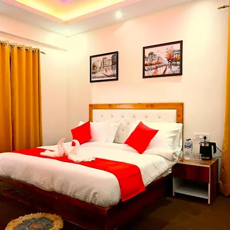 The Grand Palace Scenic Mountain View By Anvi Resort In Nainital-3
