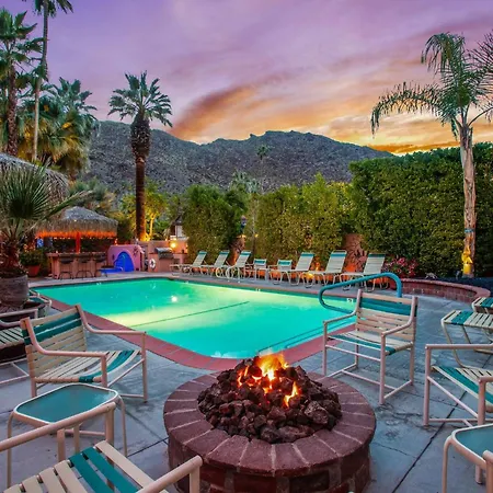 Coyote Inn - 21 And Over - A Town & Desert Boutique Hotel-2