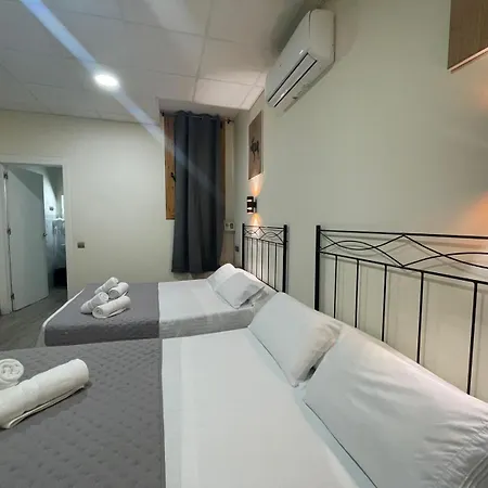 Hostal Balmes Centro-3