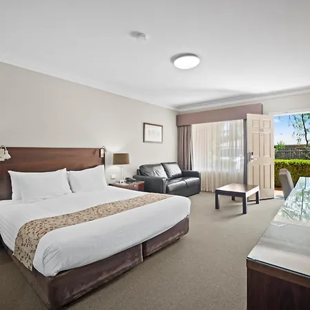 Carlyle Suites & Apartments-2