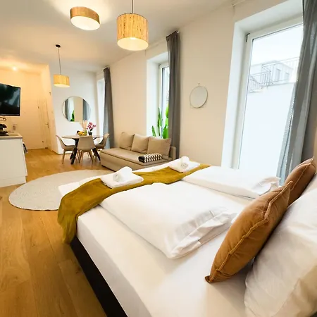 Vienna Hills Living-2