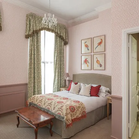 Royal Hotel-2
